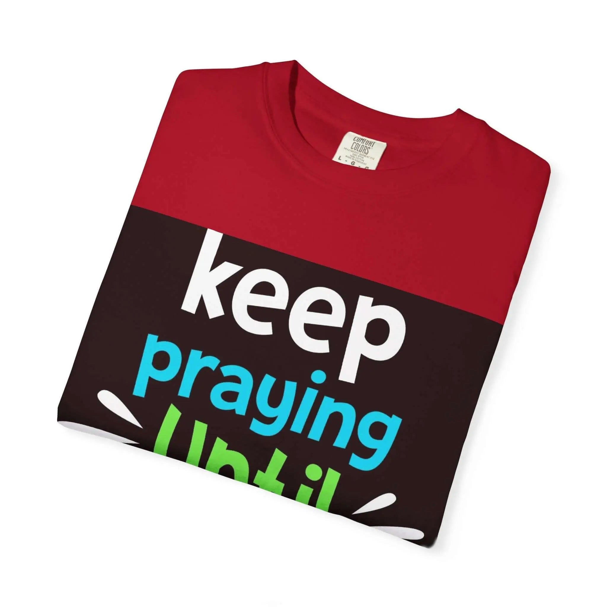 Inspirational Praying T-Shirt for Everyday Motivation