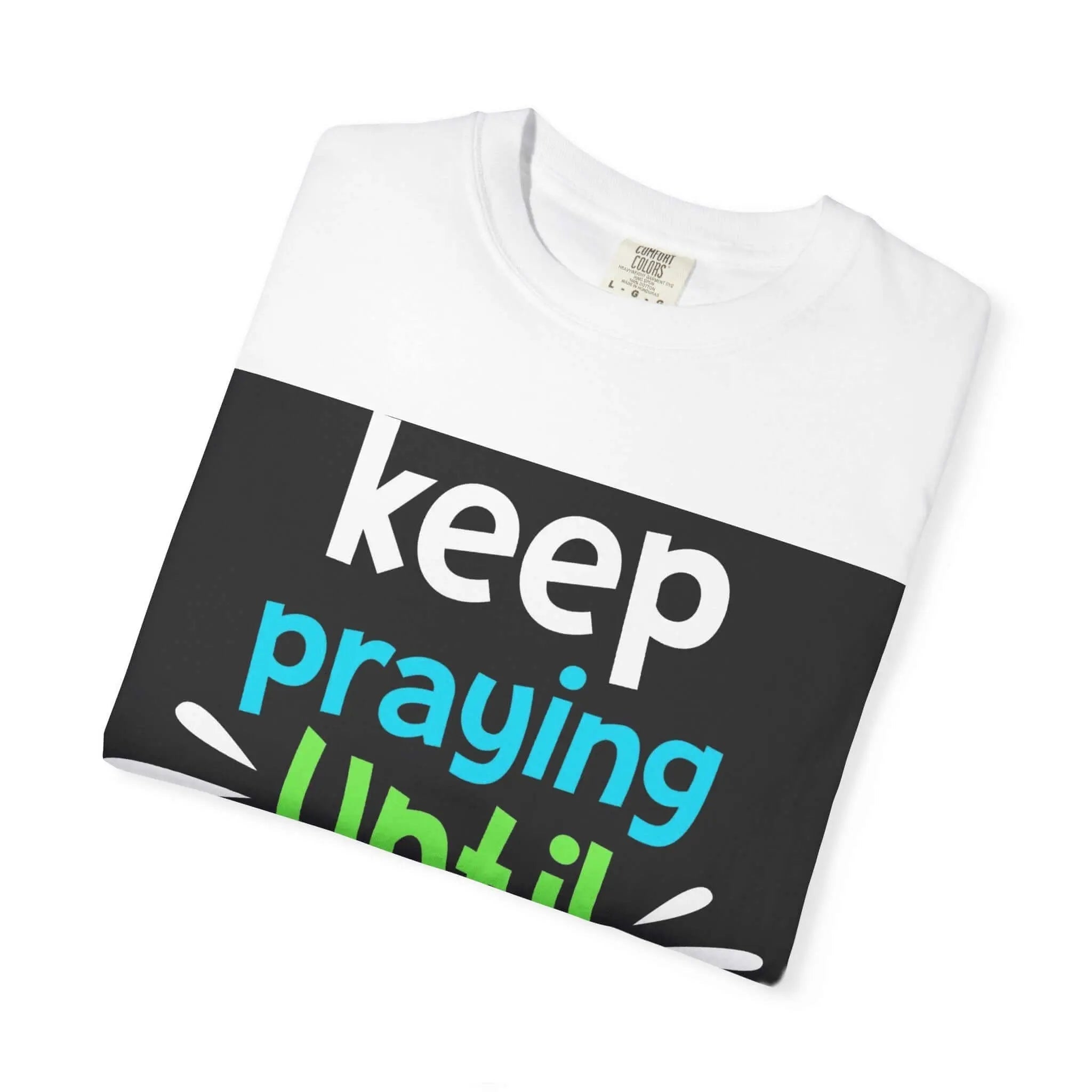 Inspirational Praying T-Shirt for Everyday Motivation