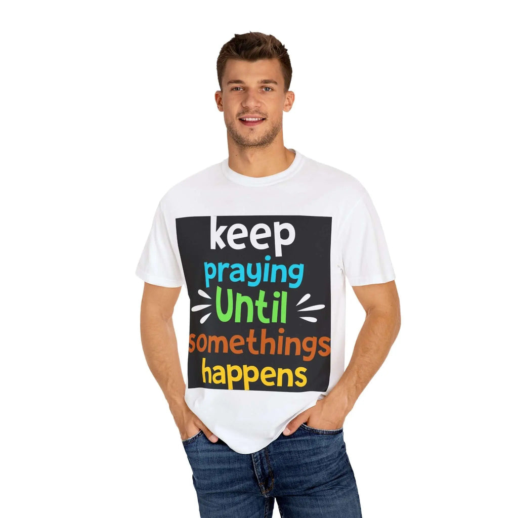 Inspirational Praying T-Shirt for Everyday Motivation