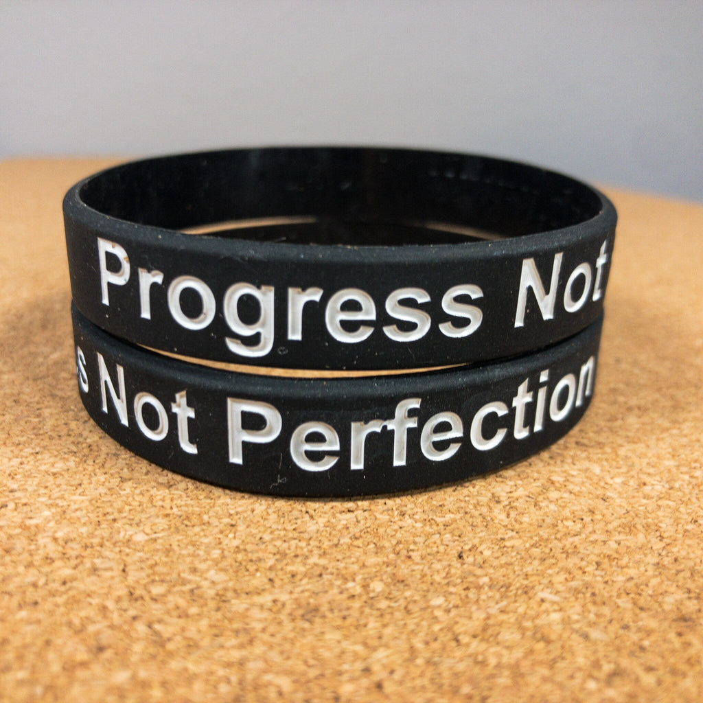 Silicone Wristband - Progress Reminder Band | Motivational Fitness Bracelet Dream Maker Pins