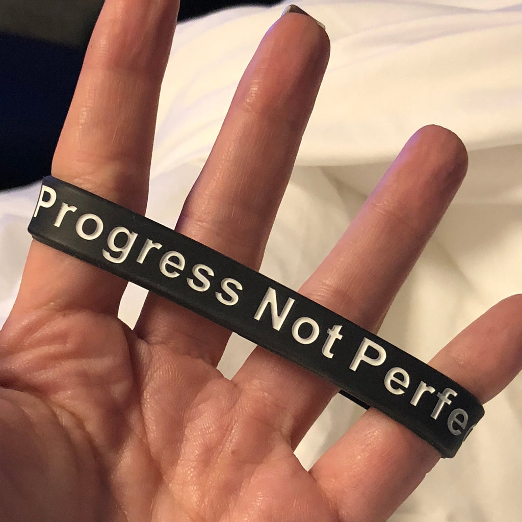 Silicone Wristband - Progress Reminder Band | Motivational Fitness Bracelet Dream Maker Pins