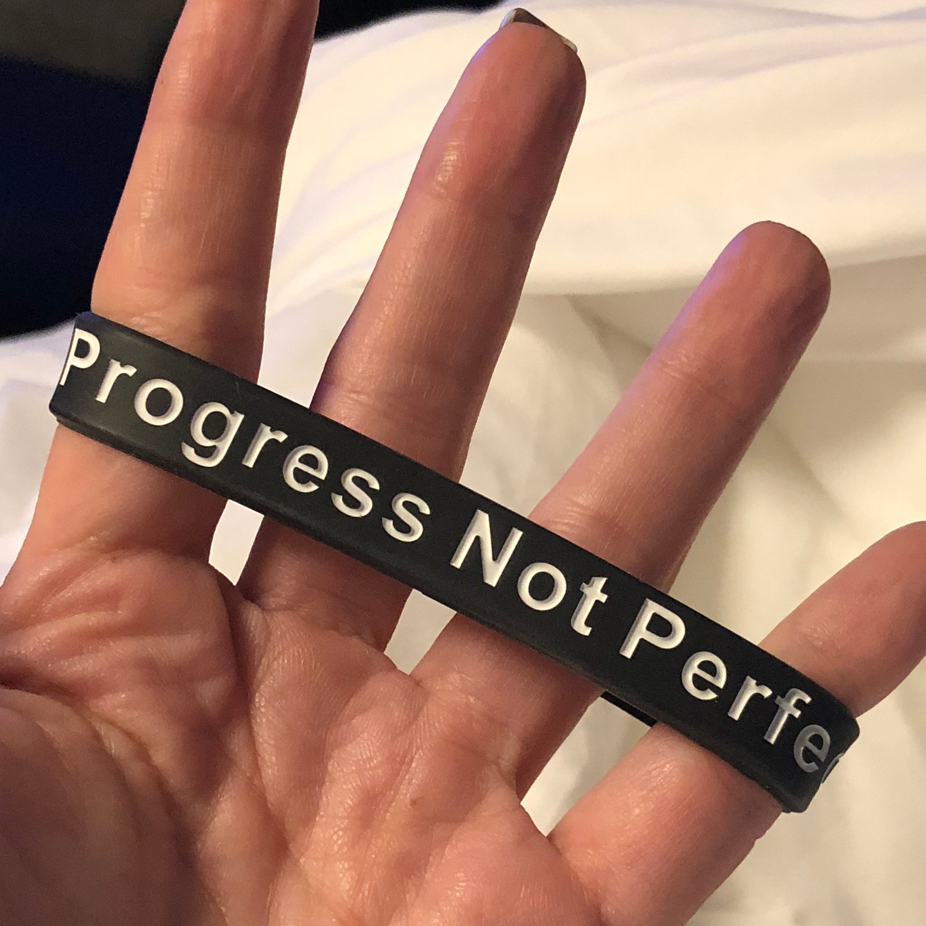 Silicone Wristband - Progress Reminder Band | Motivational Fitness Bracelet Dream Maker Pins