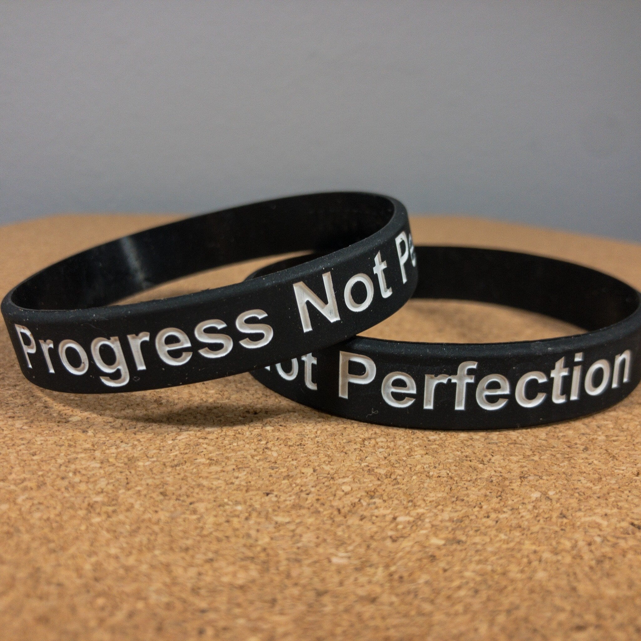 Silicone Wristband - Progress Reminder Band | Motivational Fitness Bracelet Dream Maker Pins
