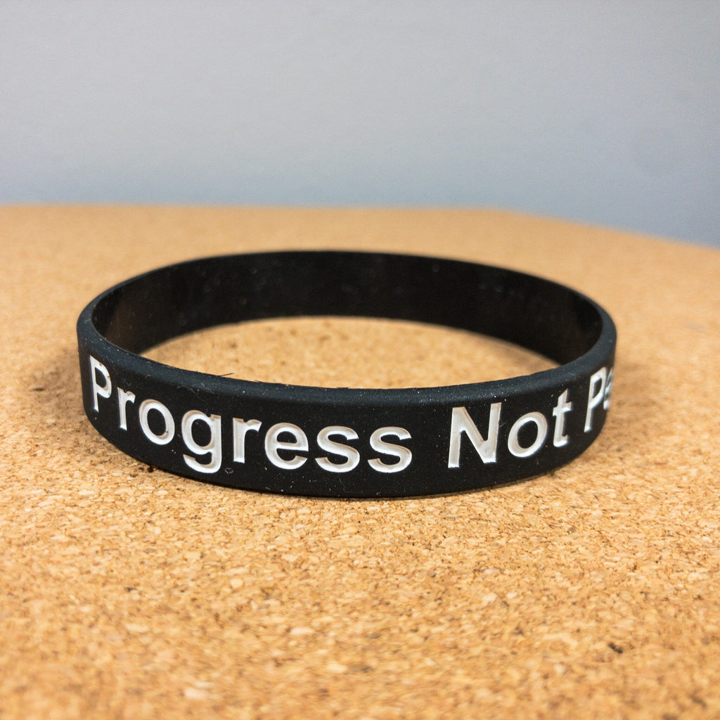 Silicone Wristband - Progress Reminder Band | Motivational Fitness Bracelet Dream Maker Pins